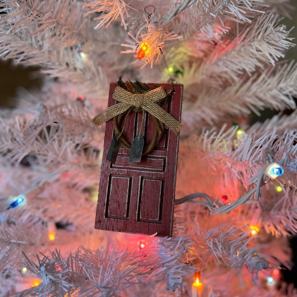 Vintage Rustic Christmas Red
Door Ornament